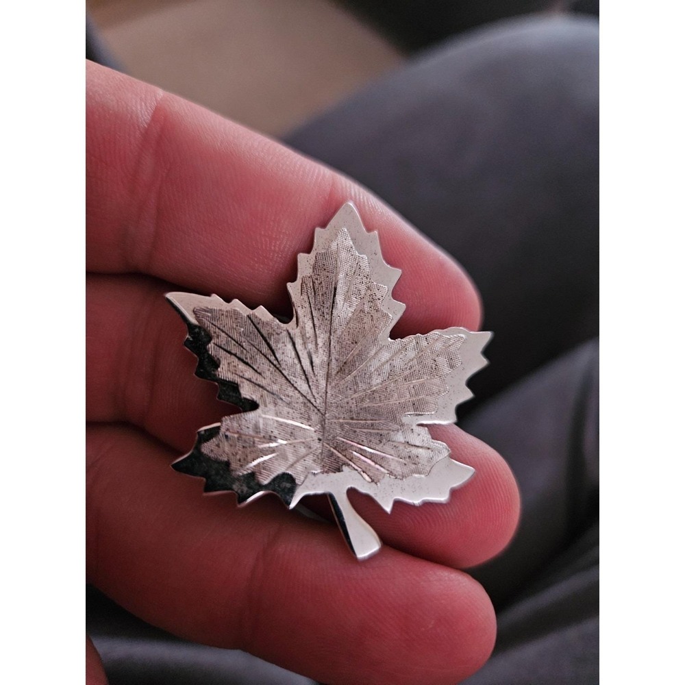 VINTAGE BOND BOYD STERLING SILVER PIN BROOCH MAPLE LEAF